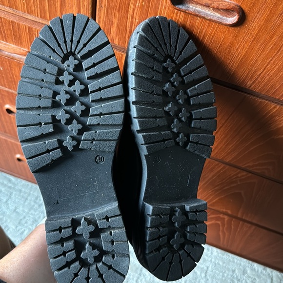 Like New Steve Madden Ankle Boots - Picture 5 of 6